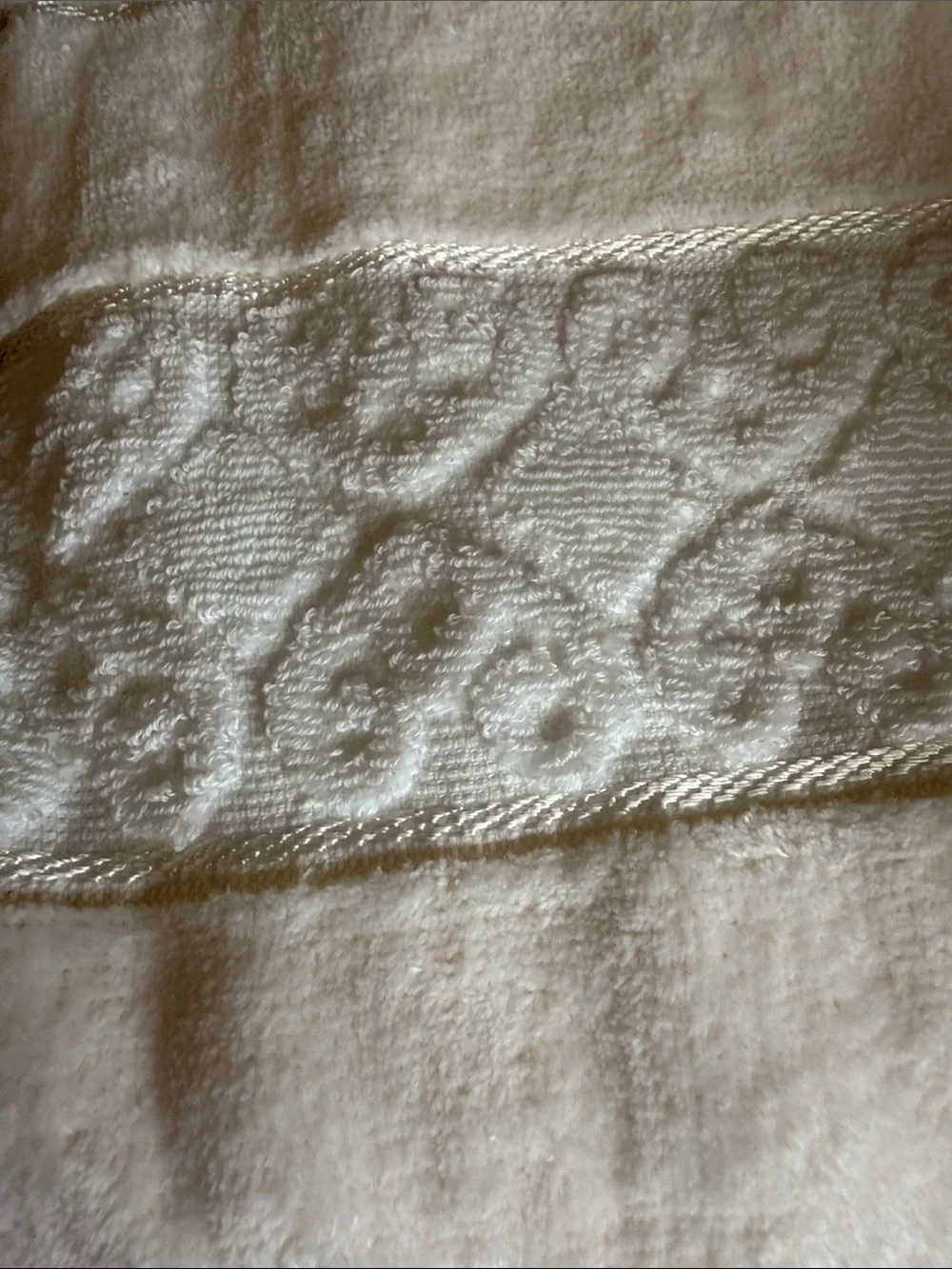 (2) FrenchTex pearl jacquard Bath Towels